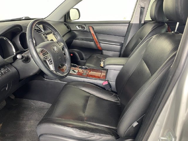 Used 2013 Toyota Highlander Limited AWD/4WD image 2