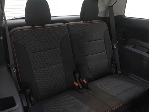 Used 2021 GMC Acadia AT4 image 15