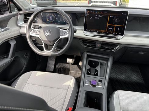 Used 2025 Volkswagen Tiguan SE image 29