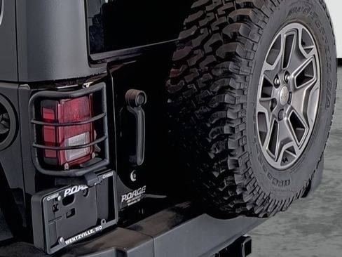 Used 2017 Jeep Wrangler Rubicon w/ Power Convenience Group AWD/4WD image 10