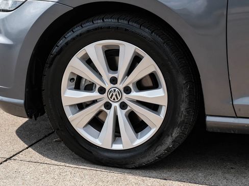 Used 2019 Volkswagen Golf SE FWD image 50