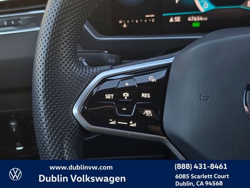 Certified 2022 Volkswagen Tiguan SE R-Line image 21
