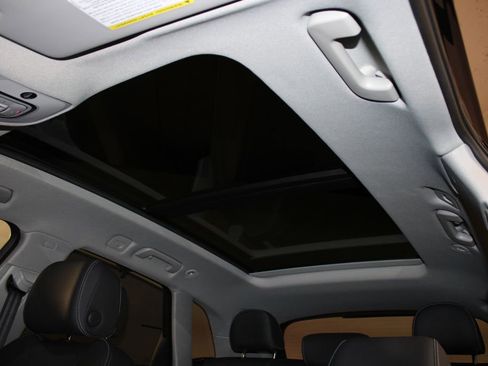 Certified 2025 Audi Q5 2.0T Premium Plus w/ Premium Plus Package image 5