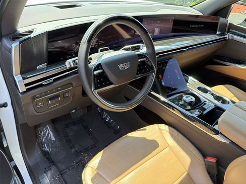 Used 2025 Cadillac Escalade ESV Premium Luxury AWD/4WD image 2