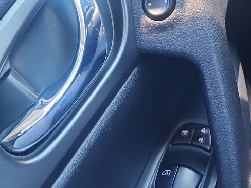 Used 2015 Nissan Rogue SV w/ SV Premium Package AWD/4WD image 4