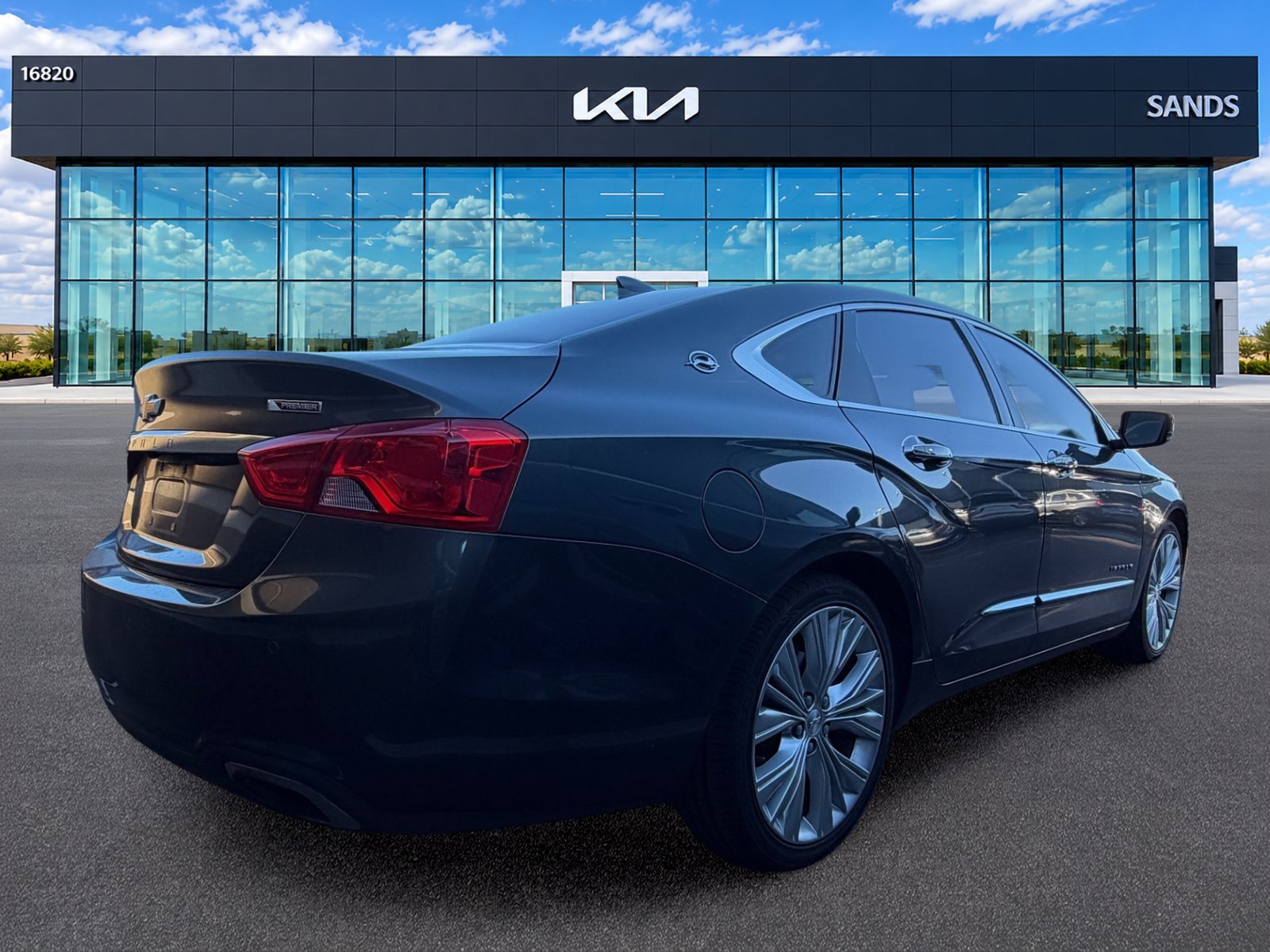 Used 2018 Chevrolet Impala Premier w/ Premier Confidence Package FWD image 3