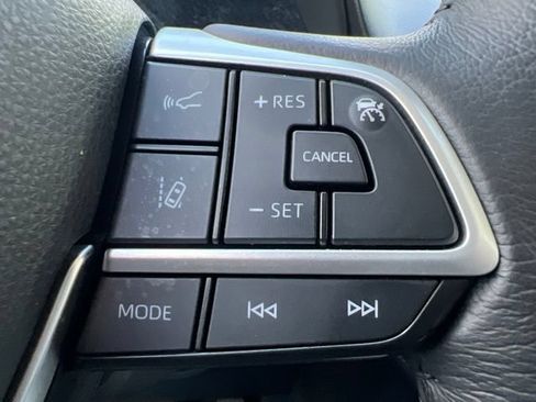 Used 2021 Toyota Sienna XLE FWD image 21