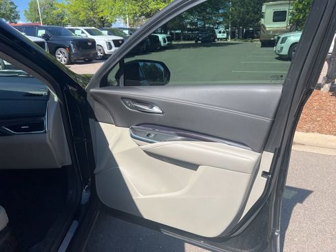 Used 2023 Cadillac XT4 Luxury w/ LPO, Onyx Lite Package AWD/4WD image 23