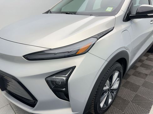 Used 2022 Chevrolet Bolt EUV LT w/ Convenience Package image 11