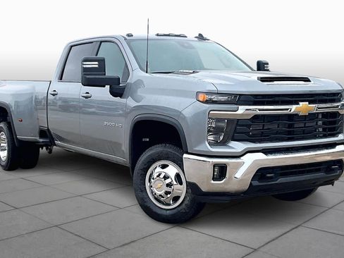 New 2026 Chevrolet Silverado 3500 LT image 3