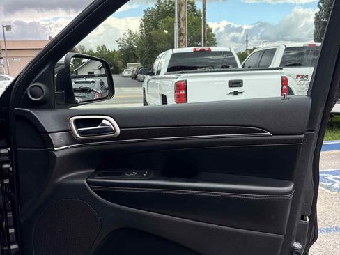 Used 2017 Jeep Grand Cherokee Limited w/ Luxury Group II image 15