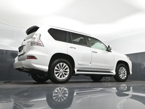Used 2015 Lexus GX 460 w/ Premium Package AWD/4WD image 42