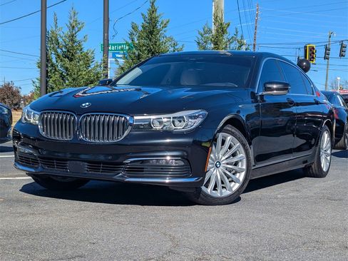 Used 2018 BMW 740i 740i image 2