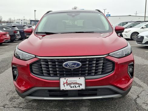 Used 2023 Ford Escape Platinum w/ Premium Technology Package image 2