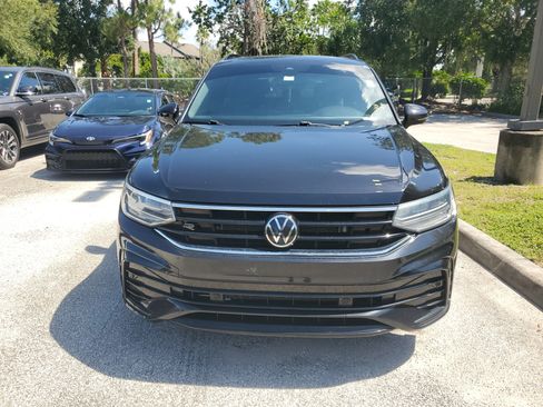 Used 2022 Volkswagen Tiguan SE R-Line FWD image 3