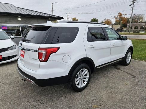 Used 2017 Ford Explorer XLT image 6