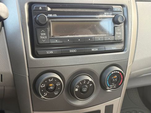 Used 2012 Toyota Corolla LE image 17