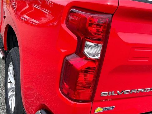 Used 2022 Chevrolet Silverado 1500 LT AWD/4WD image 33