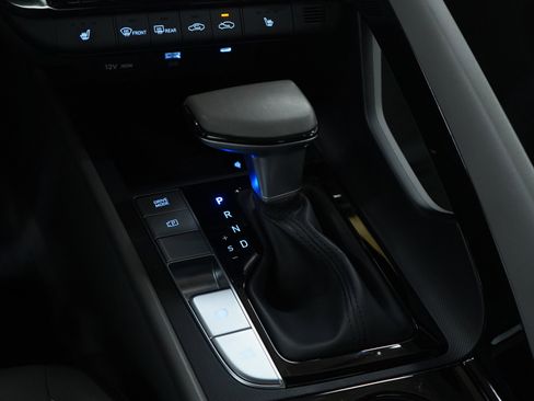 Used 2025 Hyundai Elantra SEL image 22