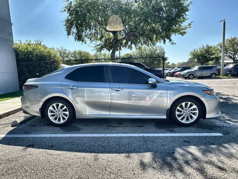 Used 2021 Toyota Camry LE image 11