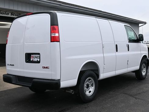 New 2026 GMC Savana 2500 w/ Driver Convenience Package image 4