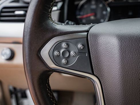 Used 2019 Chevrolet Suburban LT RWD image 24