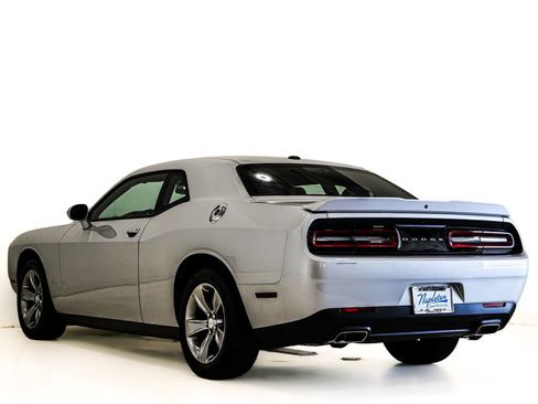 Used 2019 Dodge Challenger SXT RWD image 8