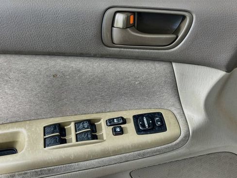 Used 2004 Toyota Camry LE FWD image 19