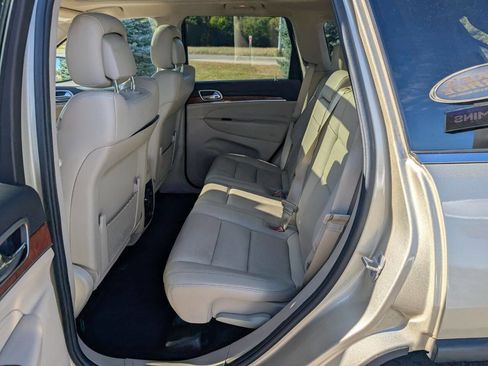 Used 2011 Jeep Grand Cherokee Limited w/ Luxury Group II image 14