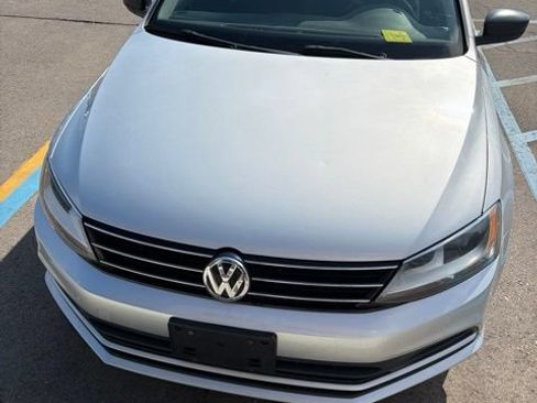Used 2016 Volkswagen Jetta S FWD image 2