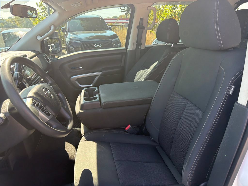 Used 2018 Nissan Titan SV AWD/4WD image 15