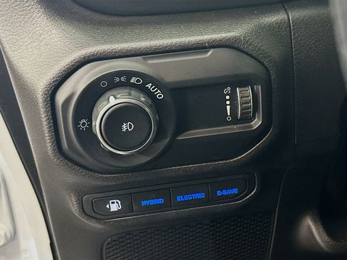 Used 2023 Jeep Wrangler Sahara w/ Cold Weather Group image 17