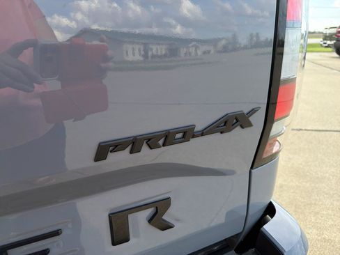 Used 2024 Nissan Frontier PRO-4X w/ Pro Convenience Package image 35