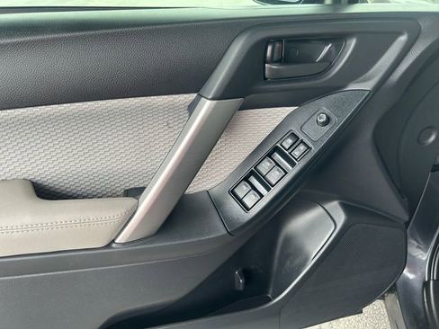 Used 2018 Subaru Forester 2.5i w/ Alloy Wheel Package image 11