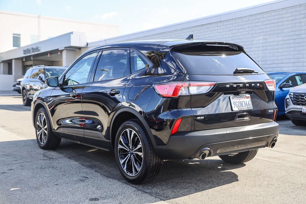 Used 2022 Ford Escape SE w/ SE Sport Appearance Package AWD/4WD image 3
