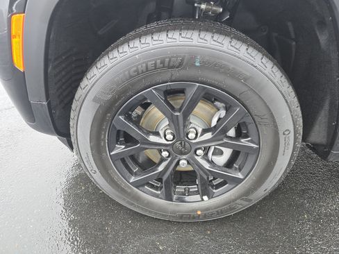 New 2026 Jeep Grand Cherokee Altitude image 8