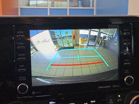 Used 2021 Toyota Highlander XLE FWD image 17