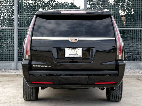 Used 2019 Cadillac Escalade ESV Platinum image 9