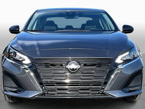 Used 2025 Nissan Altima 2.5 SV image 3