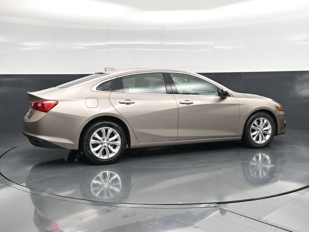 Used 2024 Chevrolet Malibu LT FWD image 3