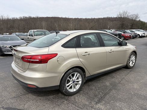 Used 2017 Ford Focus SE w/ Cold Weather Package image 3