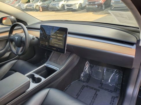 Used 2022 Tesla Model 3 Standard Range image 17