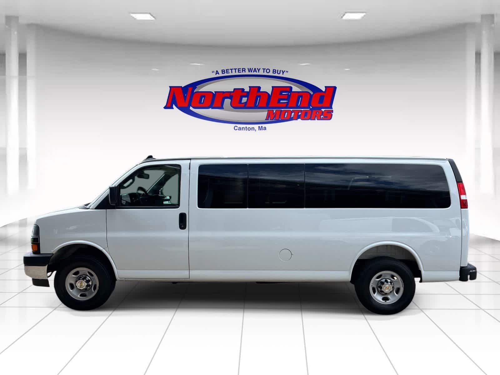 Used 2025 Chevrolet Express 3500 LT w/ LT Preferred Equipment Group RWD image 4