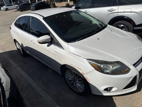 Used 2013 Ford Focus Titanium FWD image 2