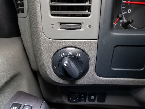 Used 2020 Nissan NV 2500 S image 28