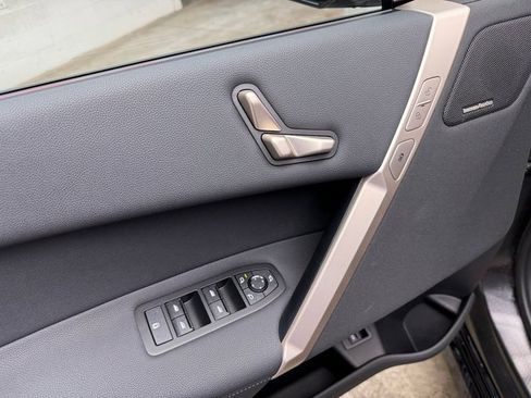 Used 2026 BMW iX xDrive60 image 11