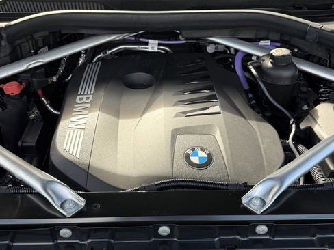 Certified 2024 BMW X7 xDrive40i w/ M Sport Package image 33