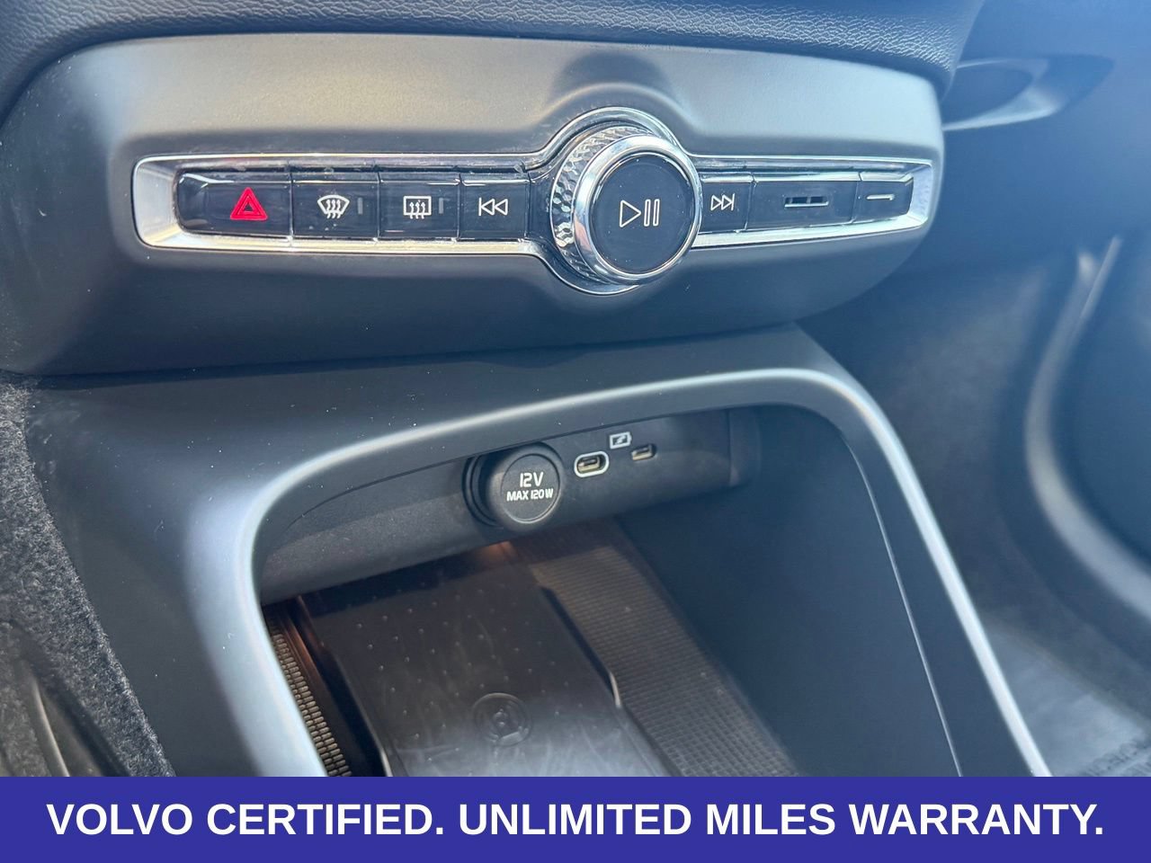 Certified 2025 Volvo XC40 B5 Plus AWD/4WD image 21