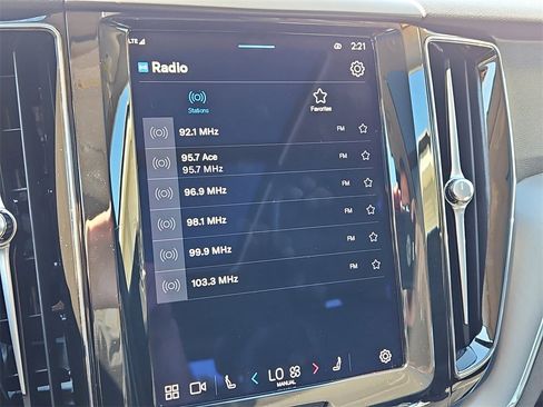 Used 2023 Volvo XC60 B5 Core image 28