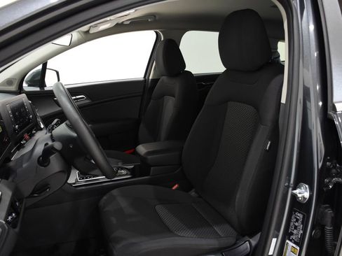 Used 2025 Kia Sportage LX image 22